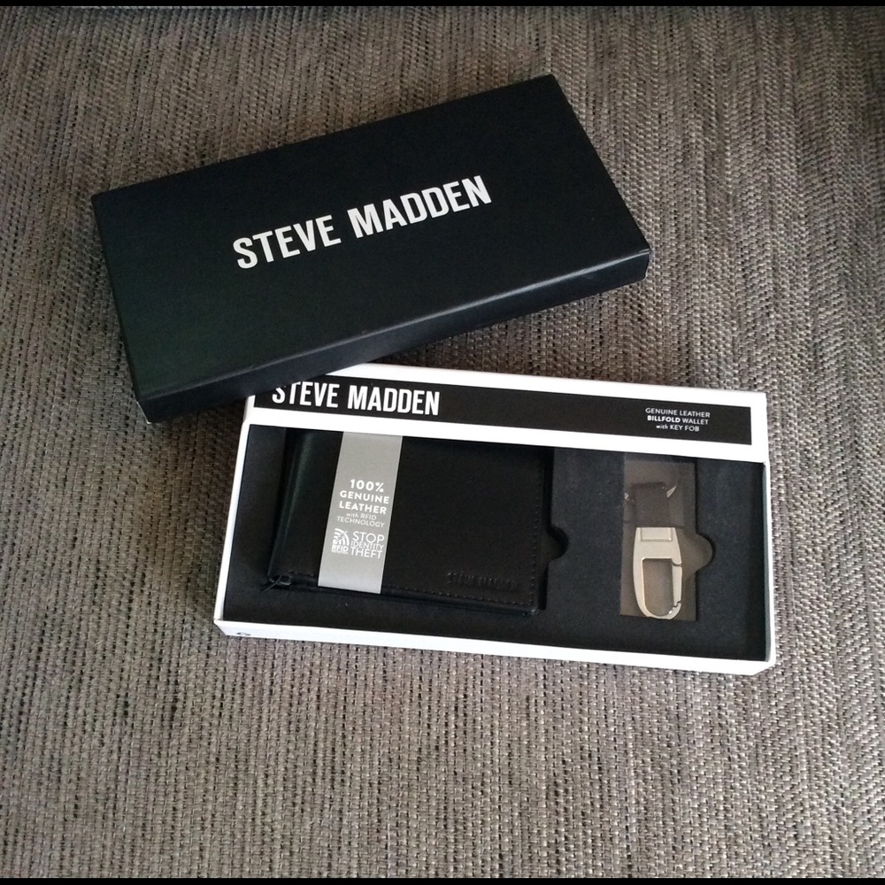 Steve Madden Black Leather Wallet Keyfob NEW